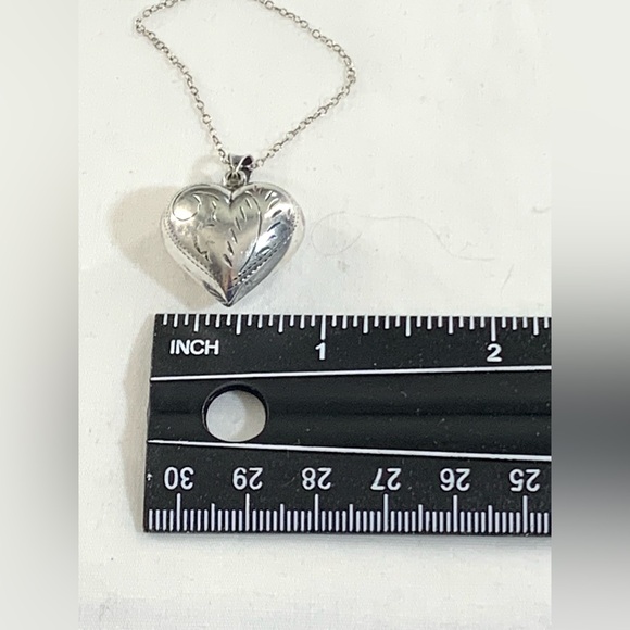 Vintage 925 Sterling Silver Etched Heart Pendant Necklace - Picture 16 of 16